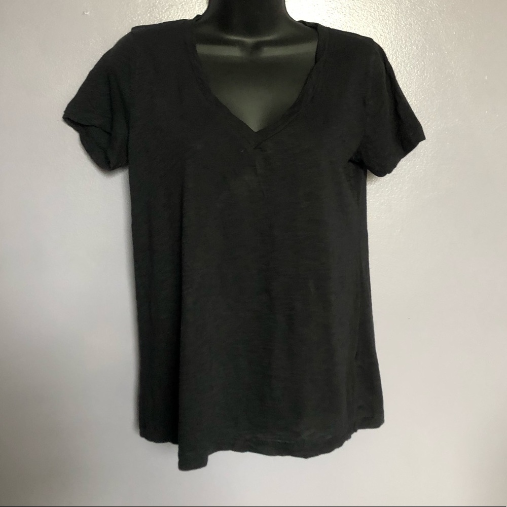 So black short sleeve v neck shirt size medium